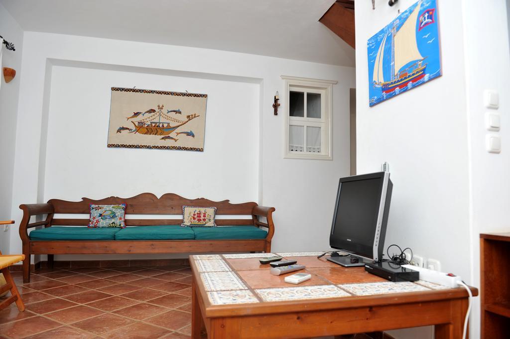 Hydra Erato Villa Room photo