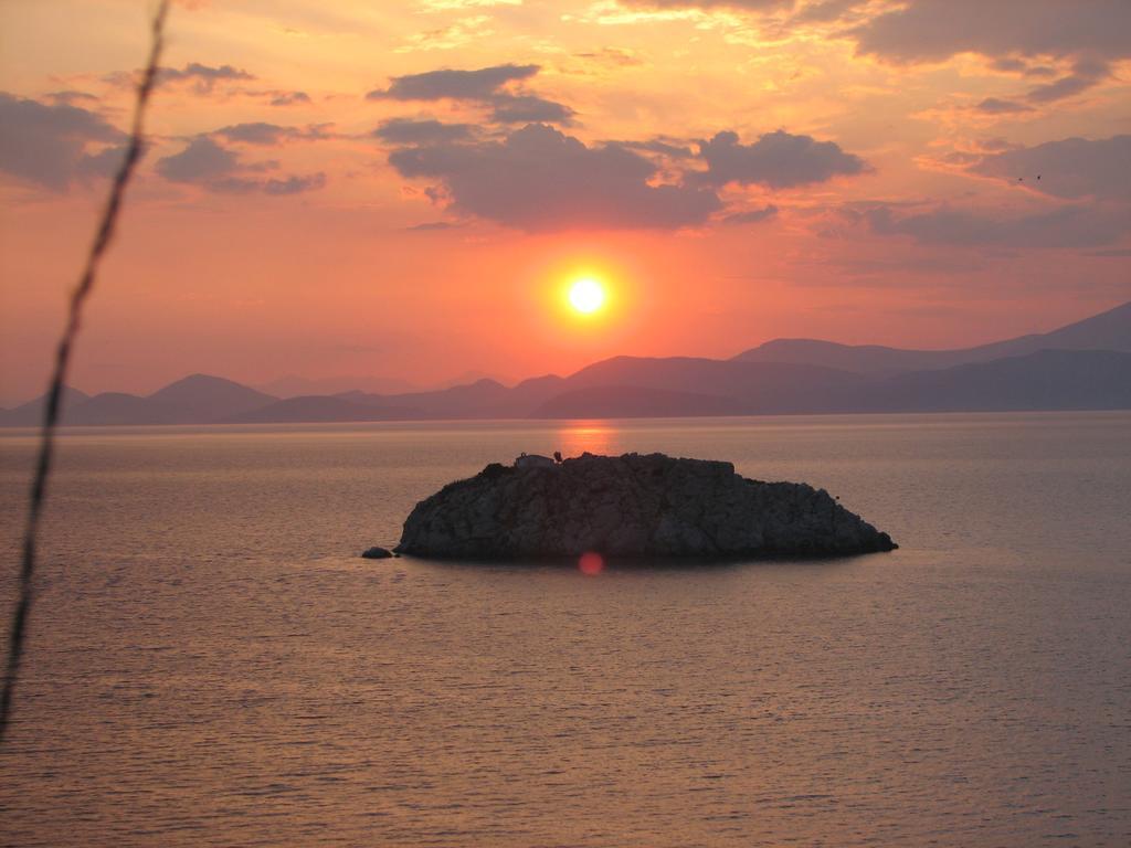 Hydra Erato Villa Room photo